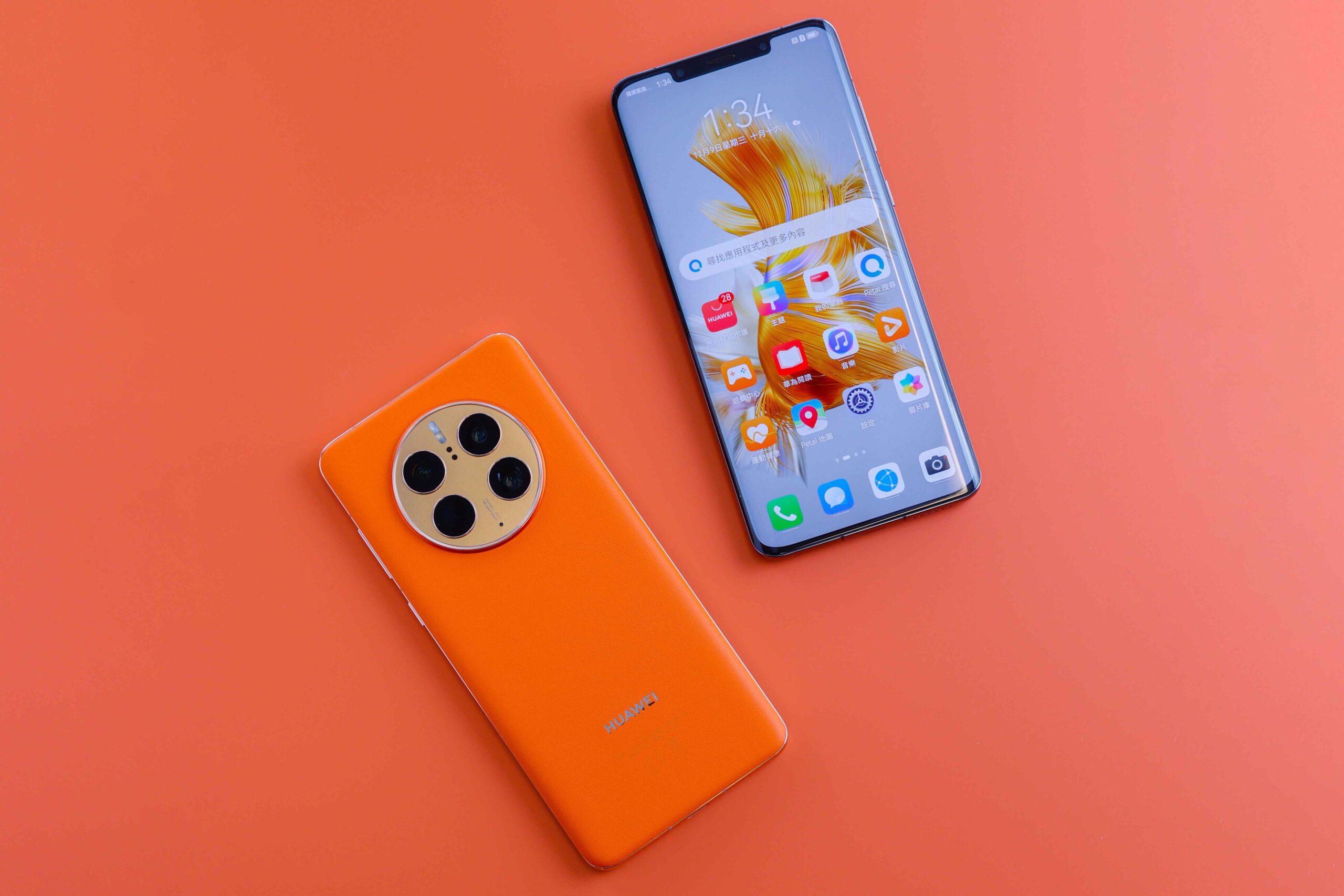 HUAWEI Crystal Armour Kunlun Glass Display