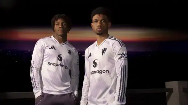 20250310_FW25_MUFC_TOOLKIT_Away_Adidas_Group_121_16x9